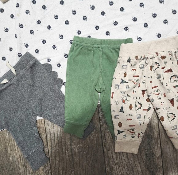 3M Dino Lot- 3 pants, 6 onesies Sweater&Sleeper - Picture 3 of 12
